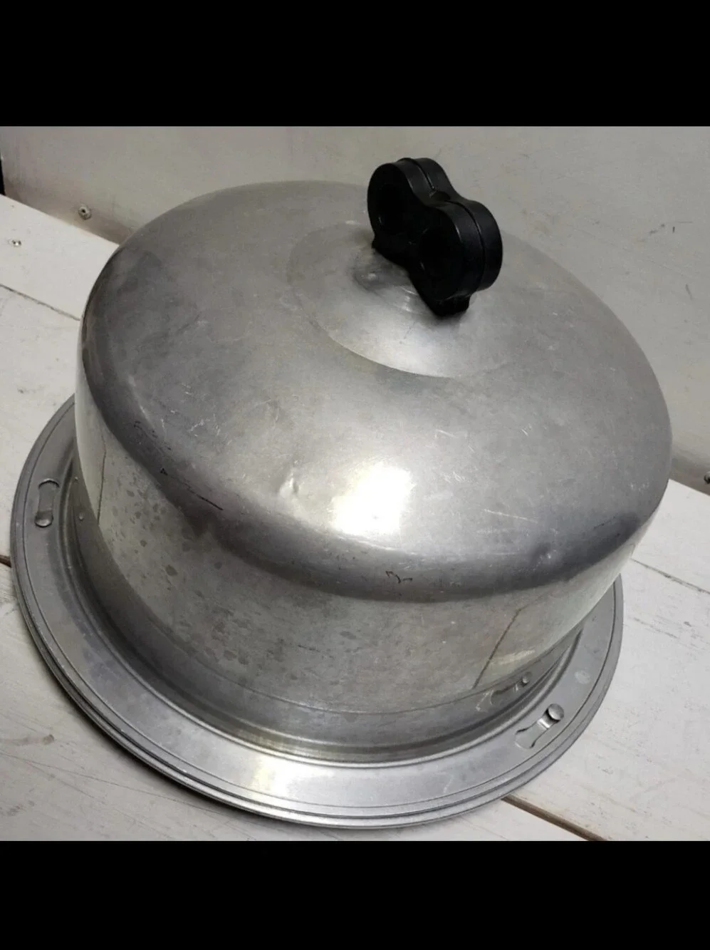 Vintage Regal Ware aluminum cake keeper locking cover & base baking cooking